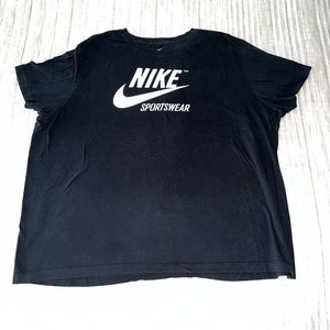 Men’s Nike Sportswear Black Short Sleeve T-Shirt
